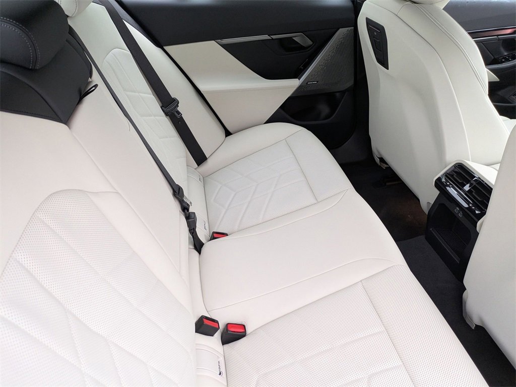 New 2026 BMW 550e xDrive w/ Premium Package image 37