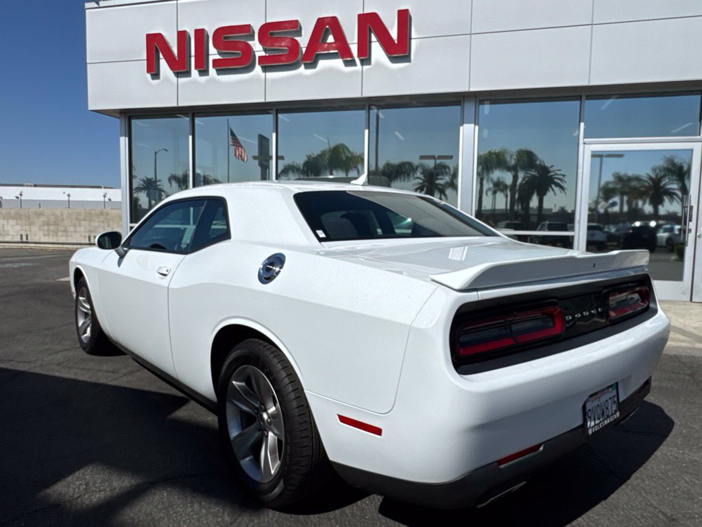 Used 2019 Dodge Challenger SXT RWD image 2