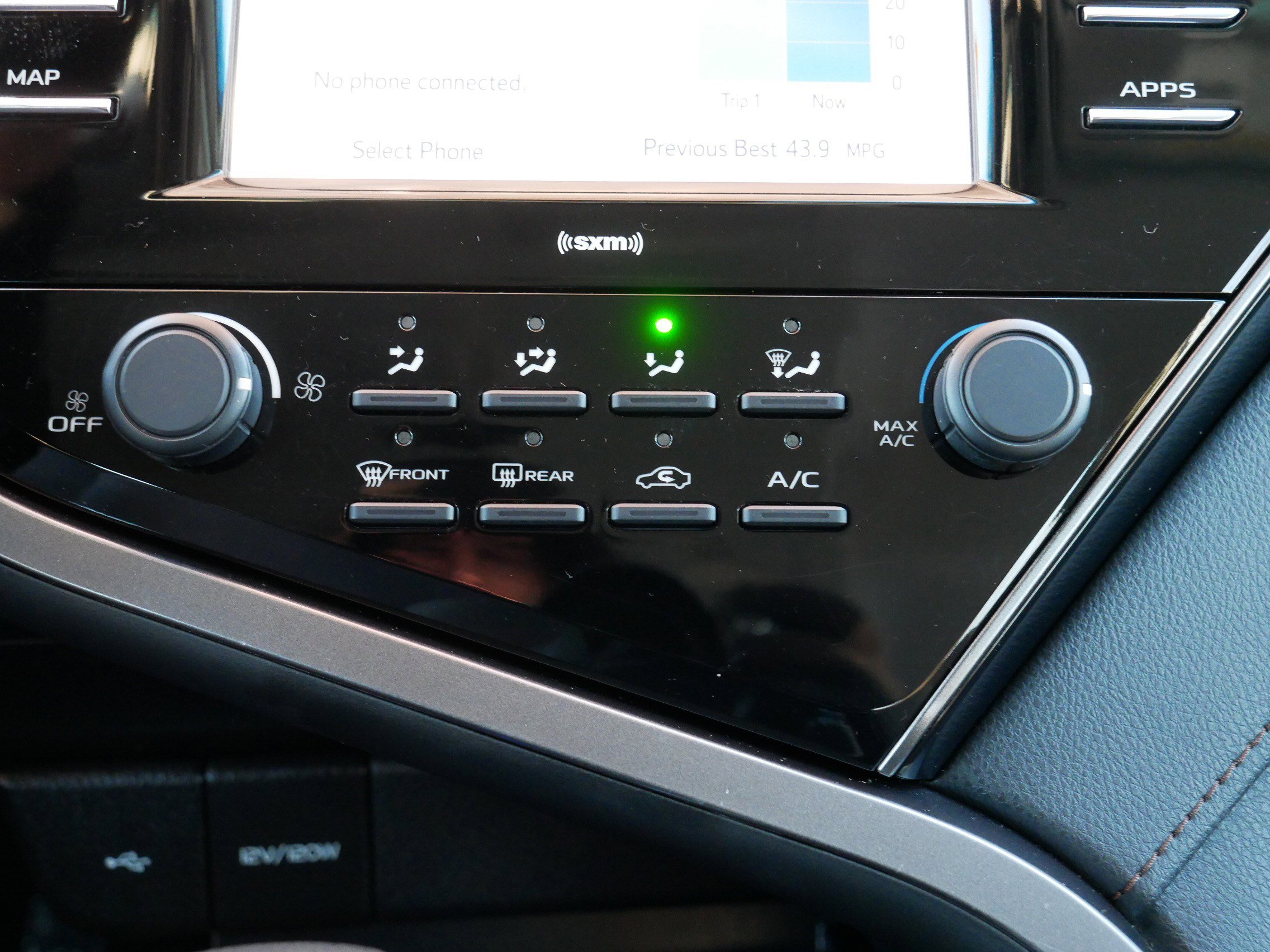 Used 2020 Toyota Camry LE image 23