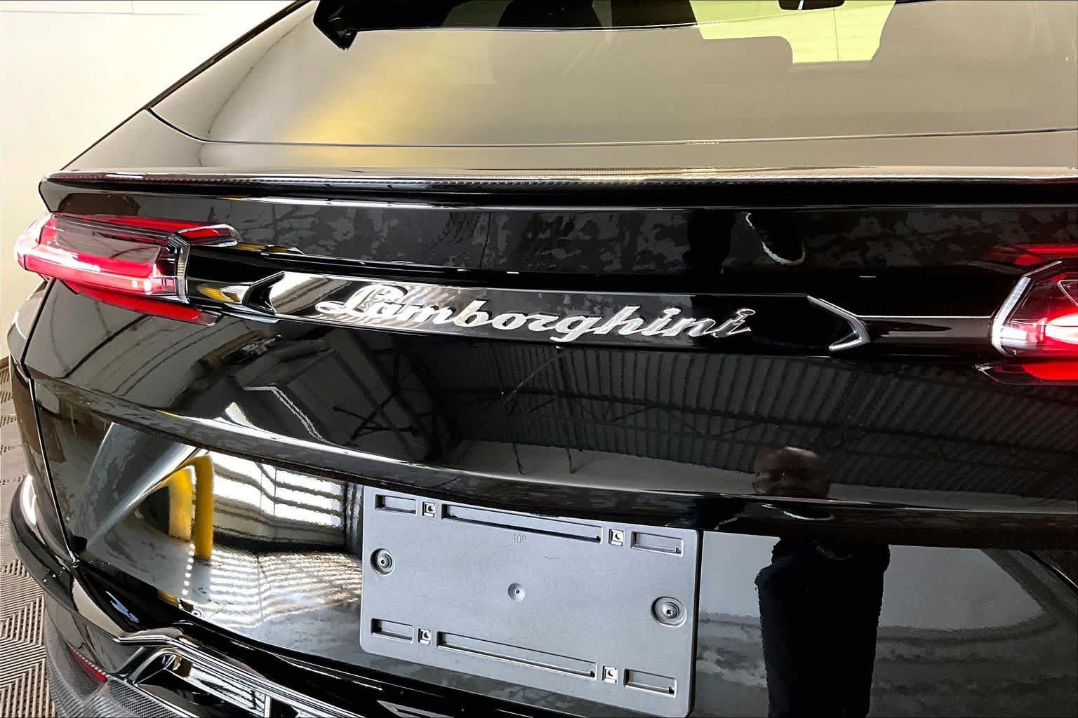 Used 2024 Lamborghini Urus Performante AWD/4WD image 32