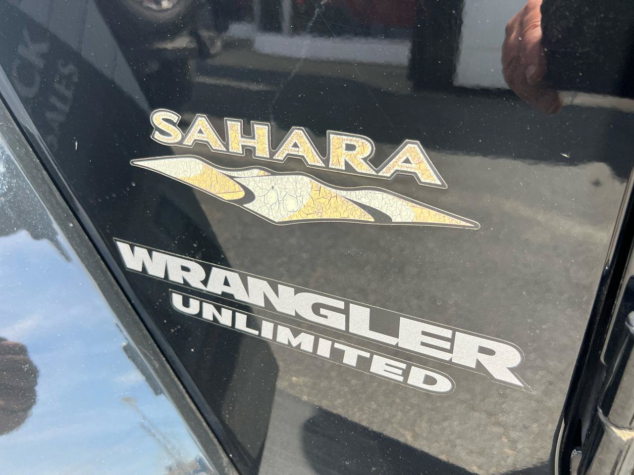 Used 2011 Jeep Wrangler Unlimited Sahara w/ Connectivity Group AWD/4WD image 3