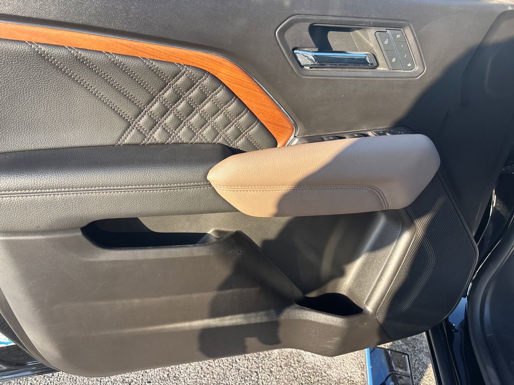 Used 2023 GMC Canyon Denali w/ Denali Black Edition image 15