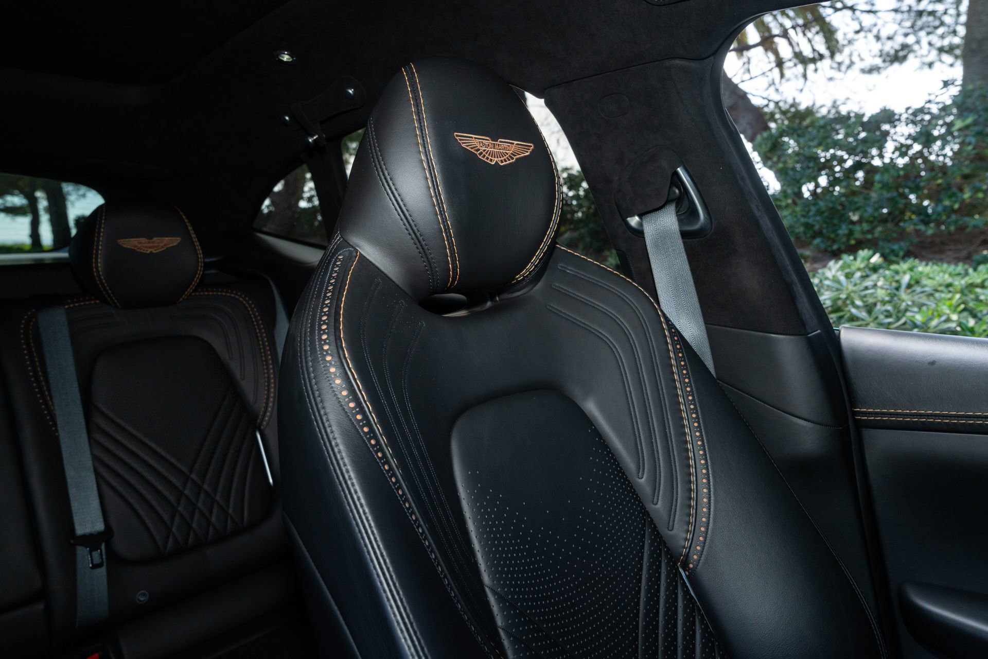Used 2021 Aston Martin DBX AWD/4WD image 22