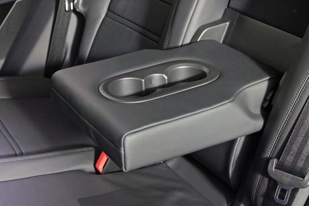 Used 2025 Porsche Cayenne Coupe image 34