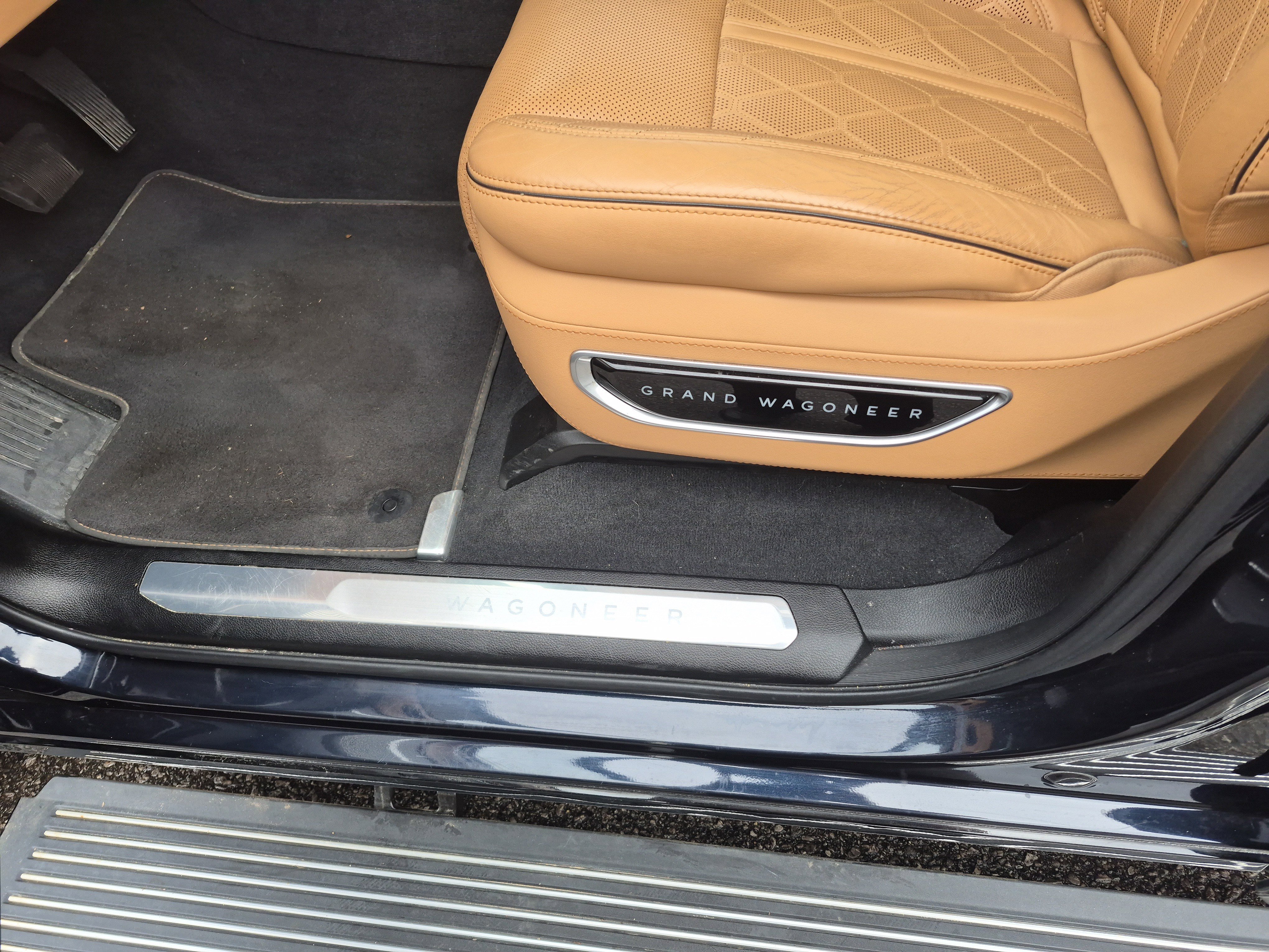 Used 2023 Jeep Grand Wagoneer L Series III image 12