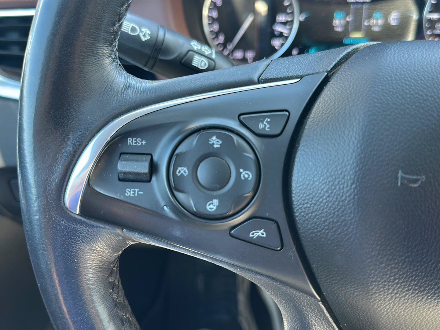 Used 2019 Buick Enclave Avenir w/ Avenir Technology Package AWD/4WD image 18