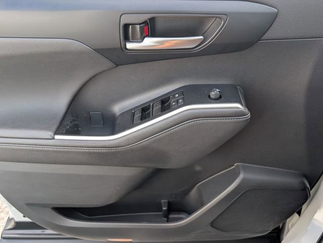 Used 2023 Toyota Highlander XLE image 33