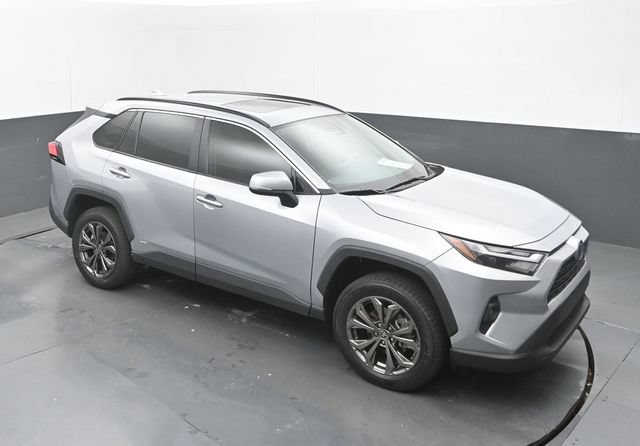 Used 2022 Toyota RAV4 XLE Premium AWD/4WD image 30