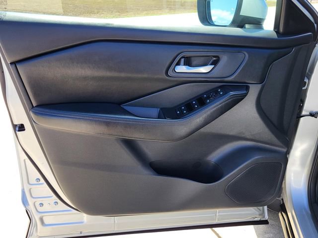 Used 2025 Nissan Rogue SV image 14