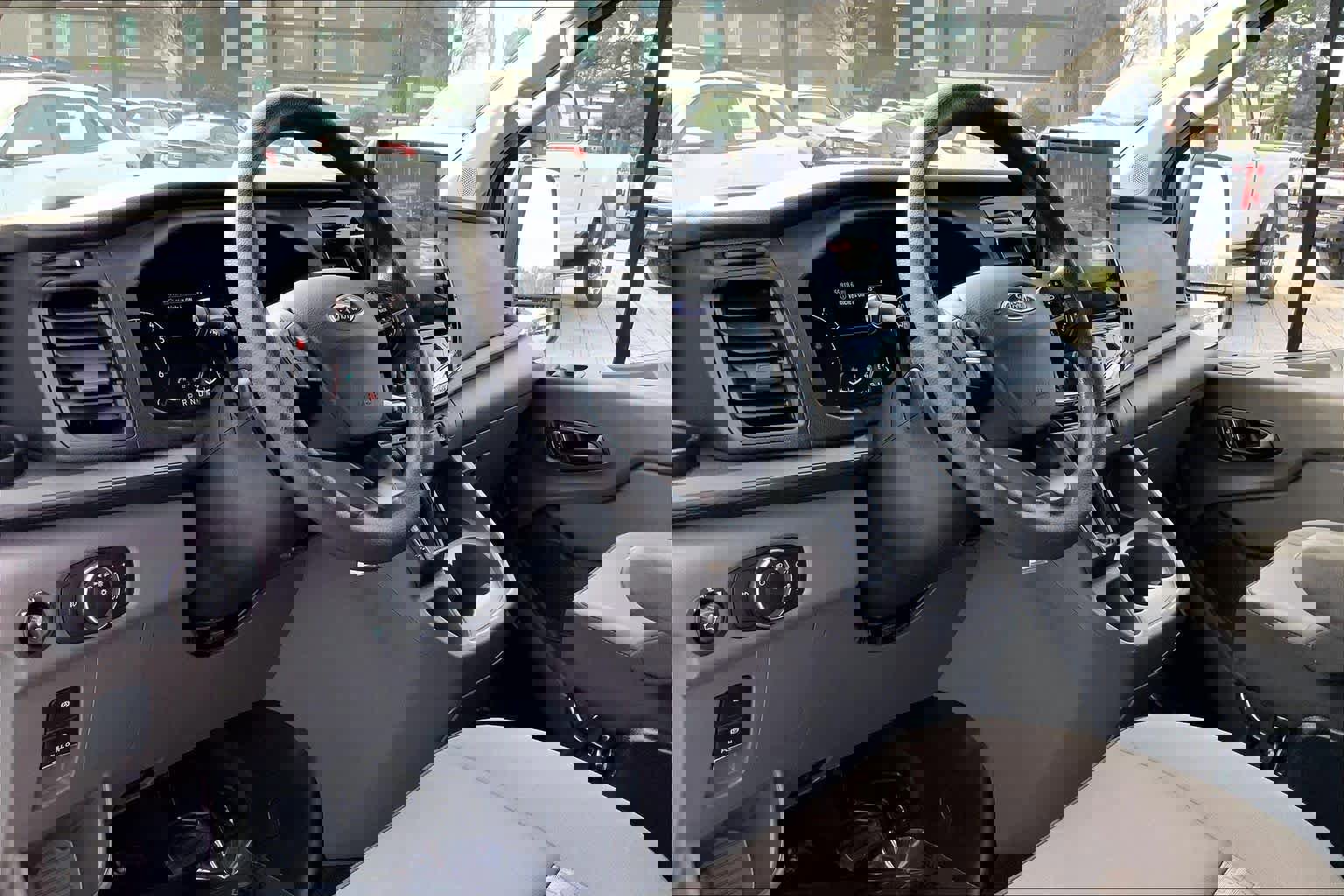 Used 2023 Ford Transit 350 XLT image 32