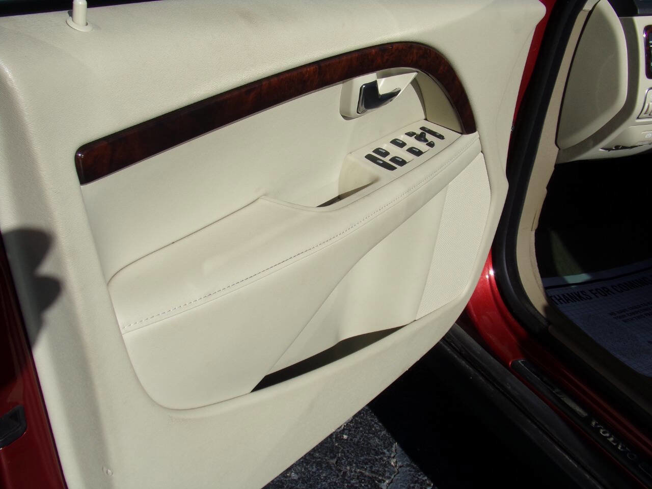 Used 2014 Volvo XC70 3.2 w/ Climate Package image 13