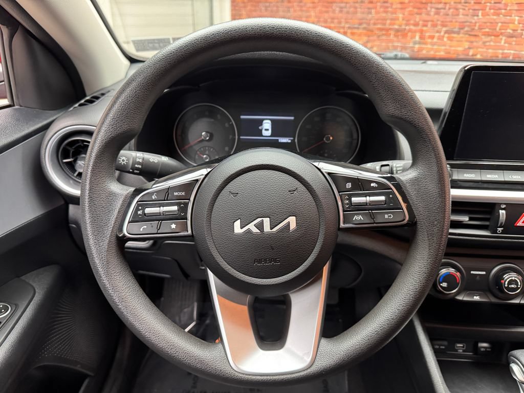 Used 2023 Kia Forte LXS w/ LXS Technology Package FWD image 13