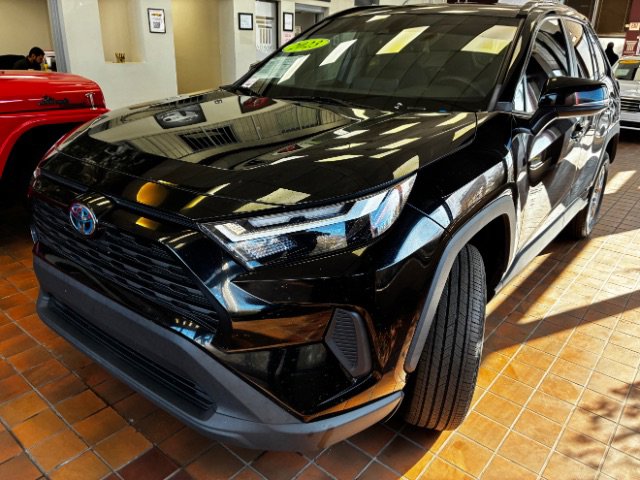 Used 2023 Toyota RAV4 XLE AWD/4WD image 8