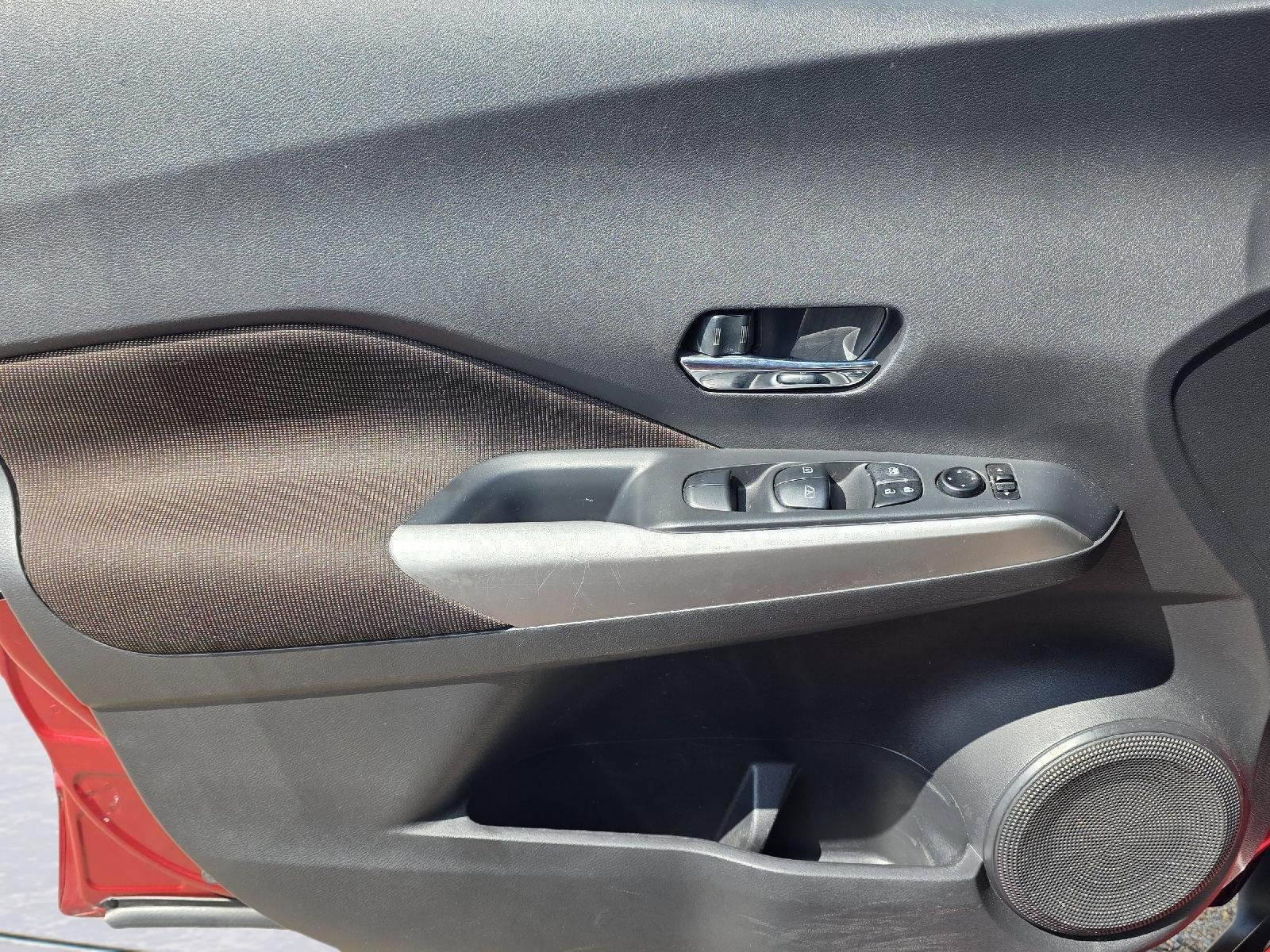 Used 2020 Nissan Kicks SR w/ Exterior Package FWD image 12