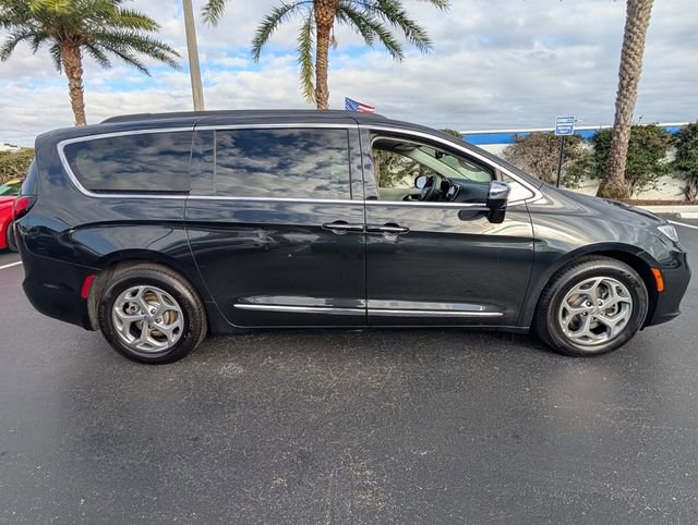 Used 2023 Chrysler Pacifica Limited image 23