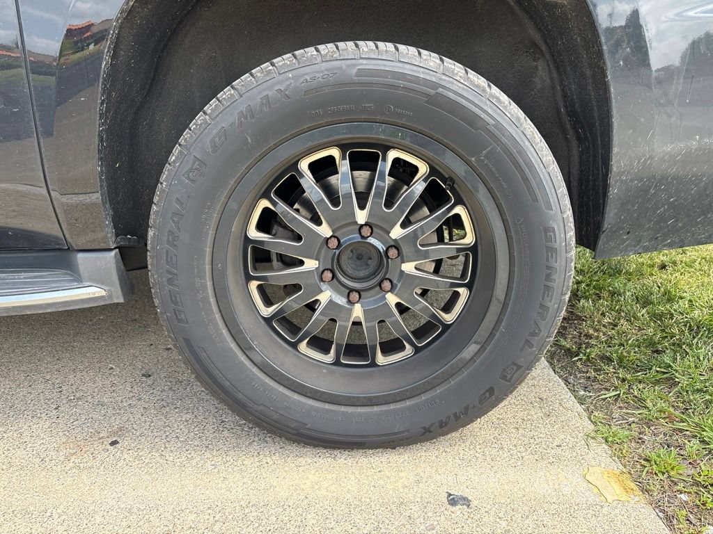 Used 2016 Chevrolet Suburban LTZ RWD image 8