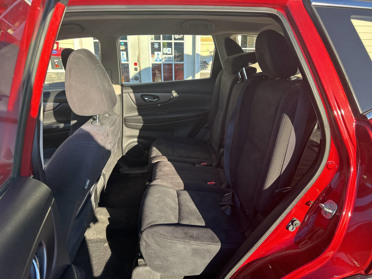 Used 2016 Nissan Rogue S image 10