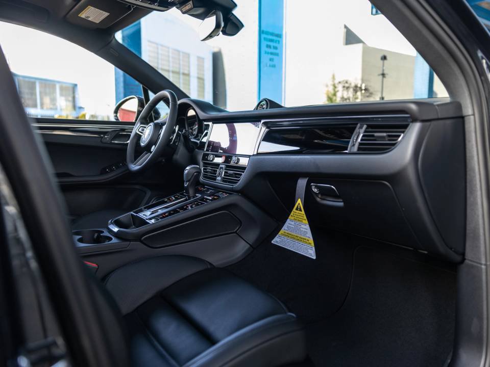 Certified 2026 Porsche Macan AWD/4WD image 49