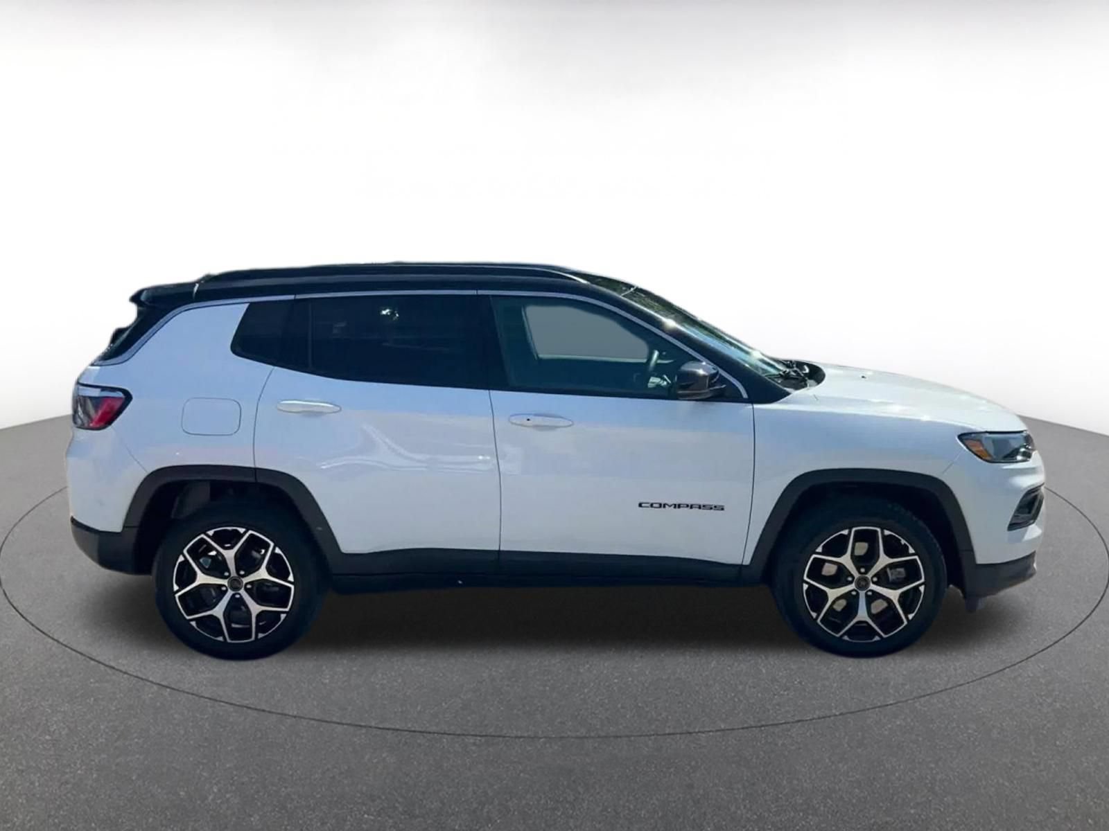 Used 2025 Jeep Compass Limited AWD/4WD image 15