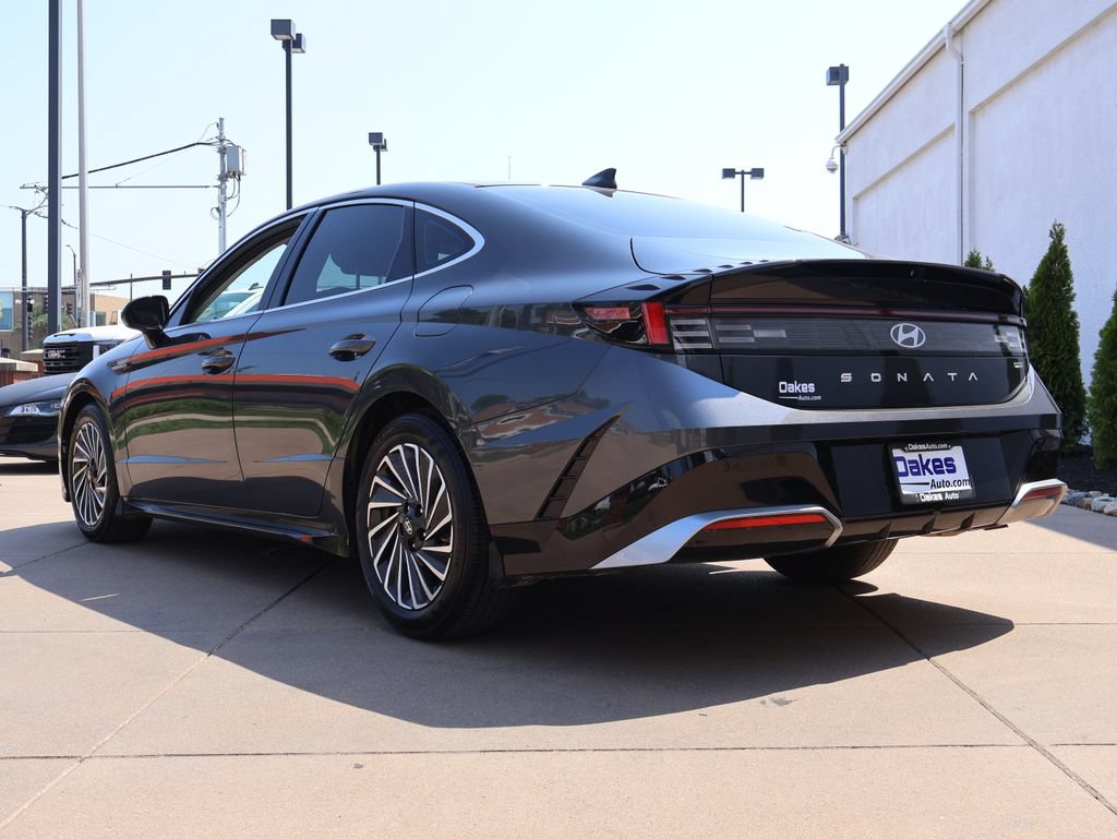 Used 2025 Hyundai Sonata SEL FWD image 4