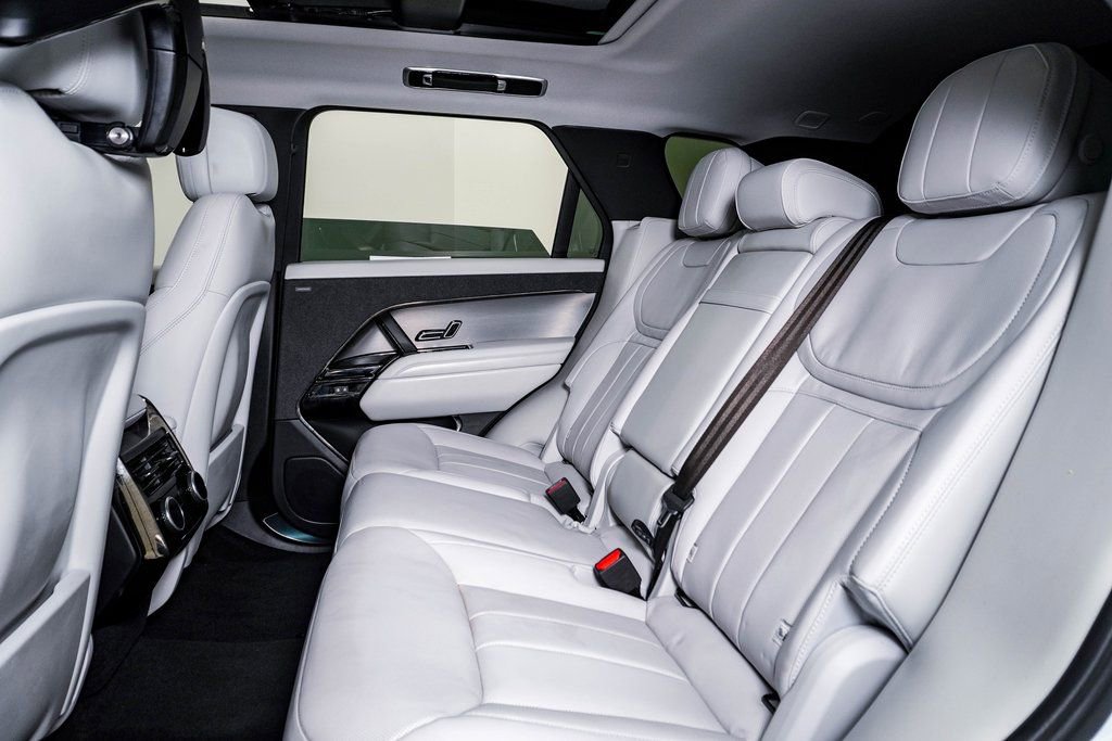 Used 2024 Land Rover Range Rover Sport SE image 17