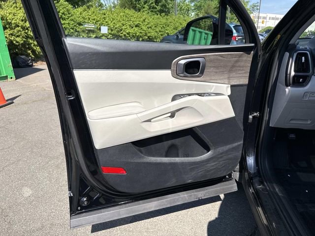 Used 2023 Kia Sorento S w/ Panoramic Sunroof Package AWD/4WD image 13