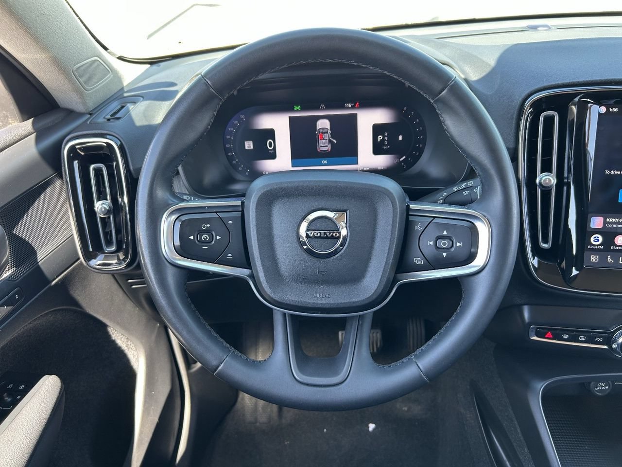 Used 2023 Volvo XC40 B4 Core FWD image 24