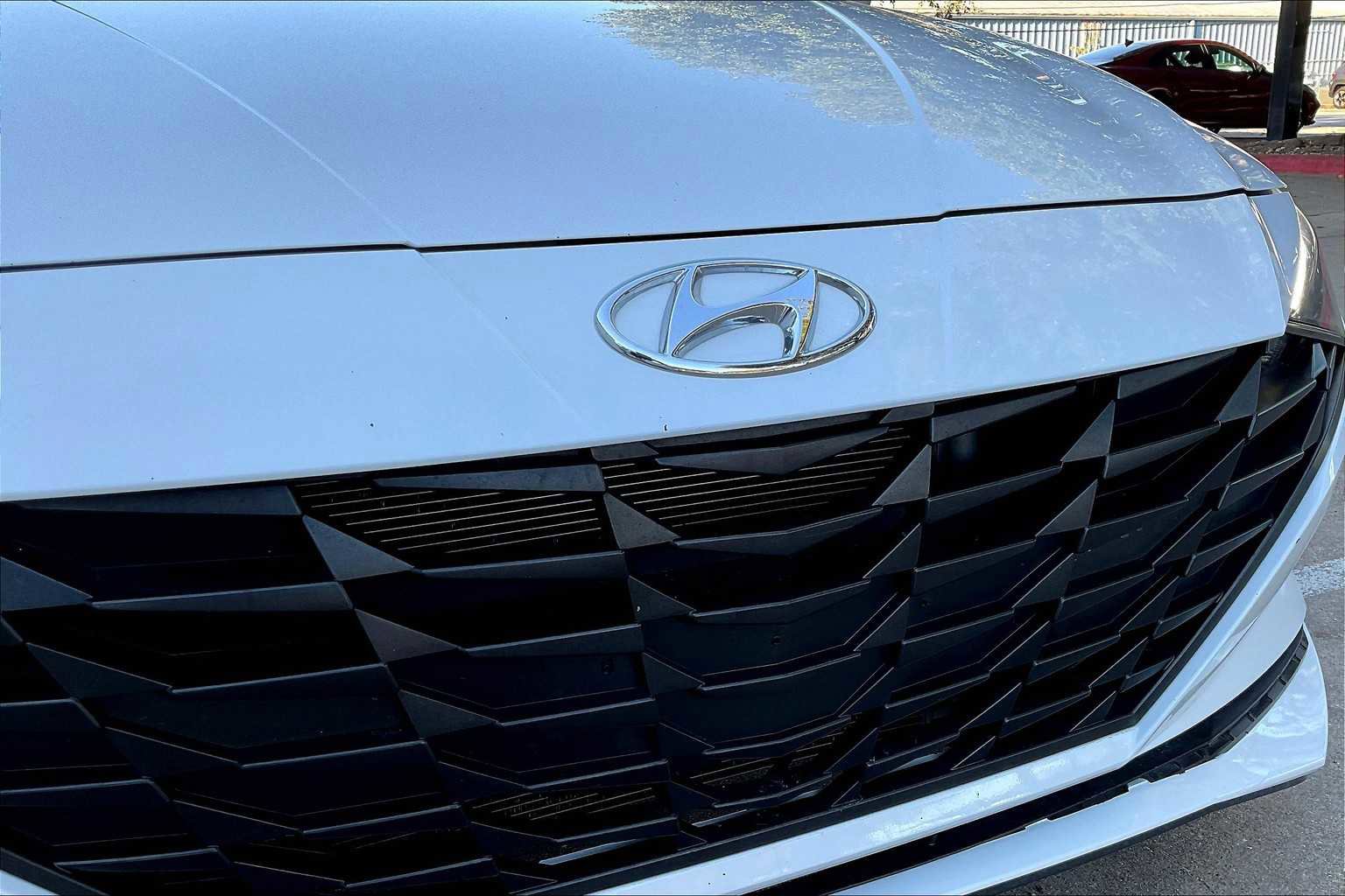 Used 2023 Hyundai Elantra Blue image 23