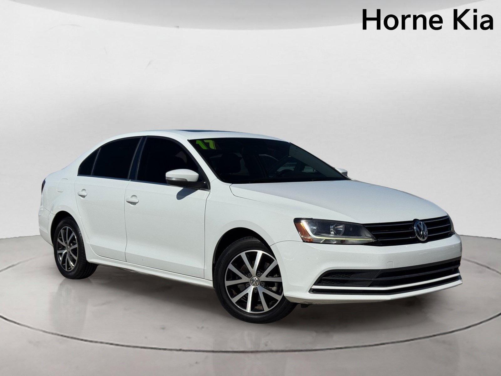 Used 2017 Volkswagen Jetta SE FWD image 2