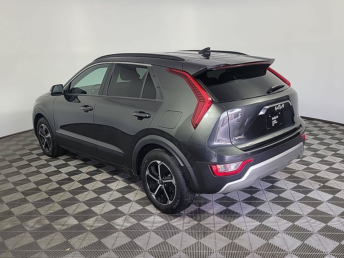 Certified 2023 Kia Niro EX FWD image 9