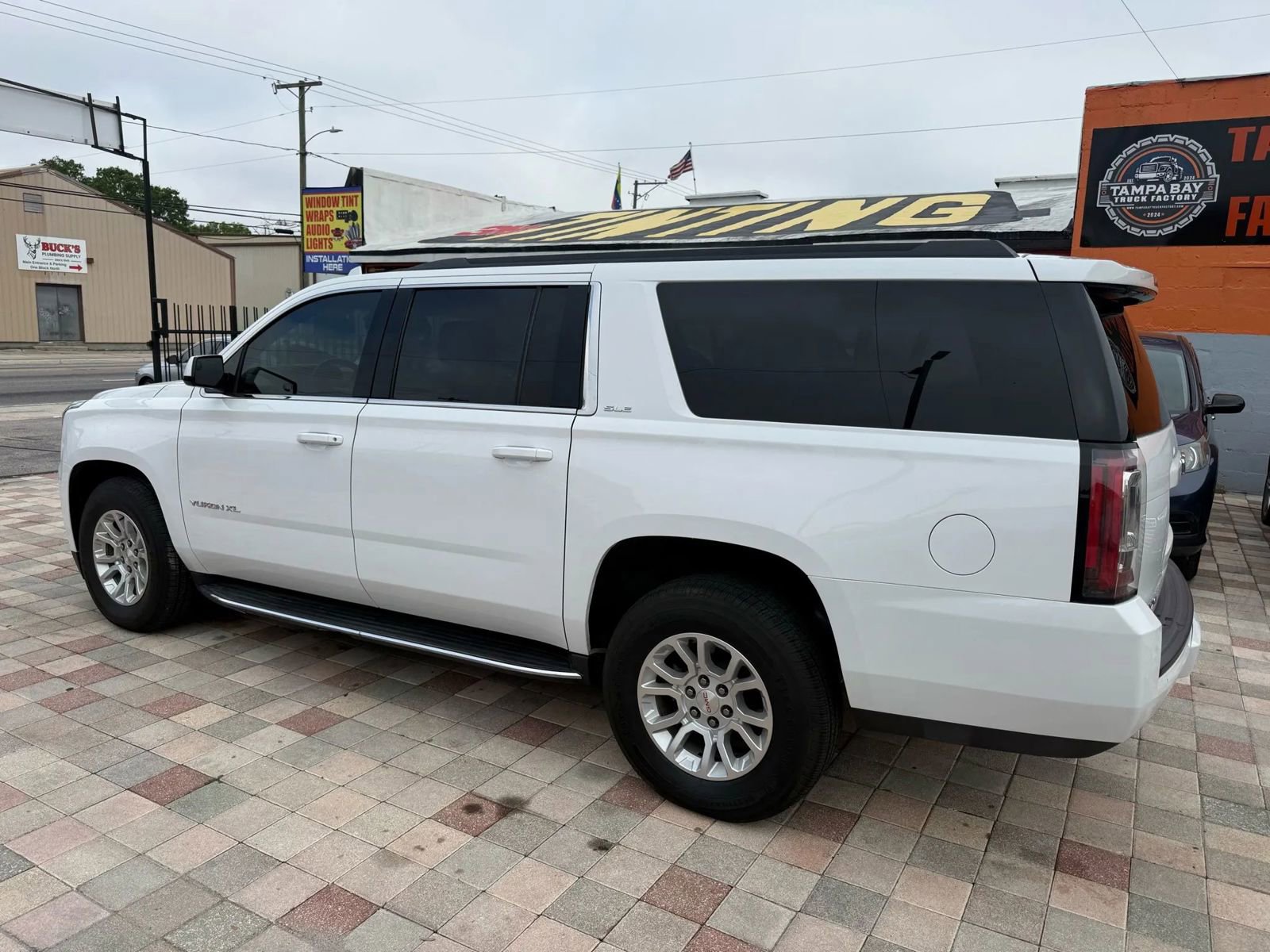 Used 2020 GMC Yukon XL SLE w/ HD Trailering Package image 3