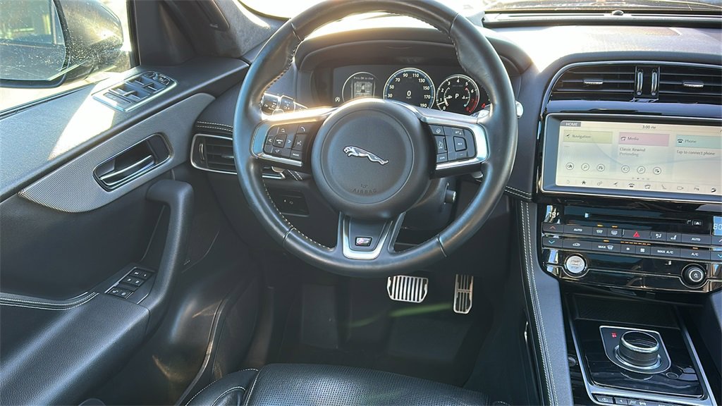 Used 2018 Jaguar F-PACE S image 23