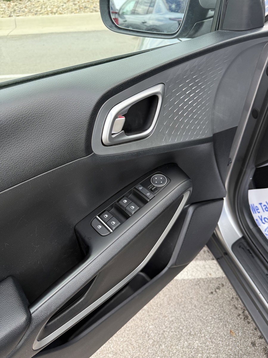 Used 2024 Kia Soul LX w/ Option Group 015 FWD image 16