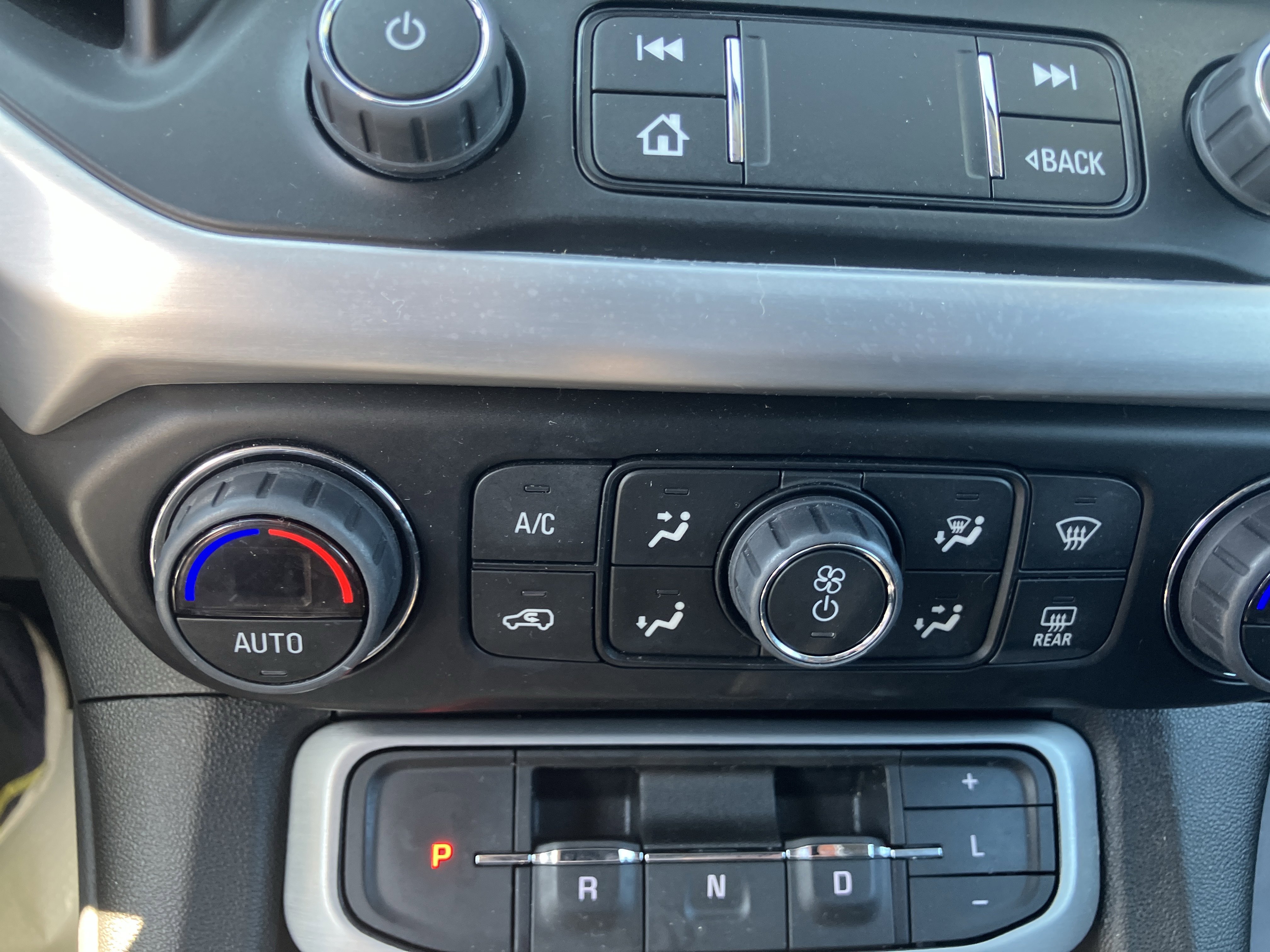 Used 2023 GMC Acadia SLE w/ Driver Convenience Package image 23