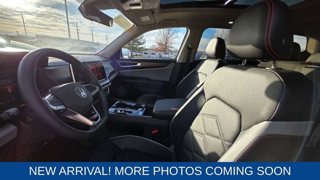 Used 2024 Volkswagen Atlas Peak Edition SE image 11