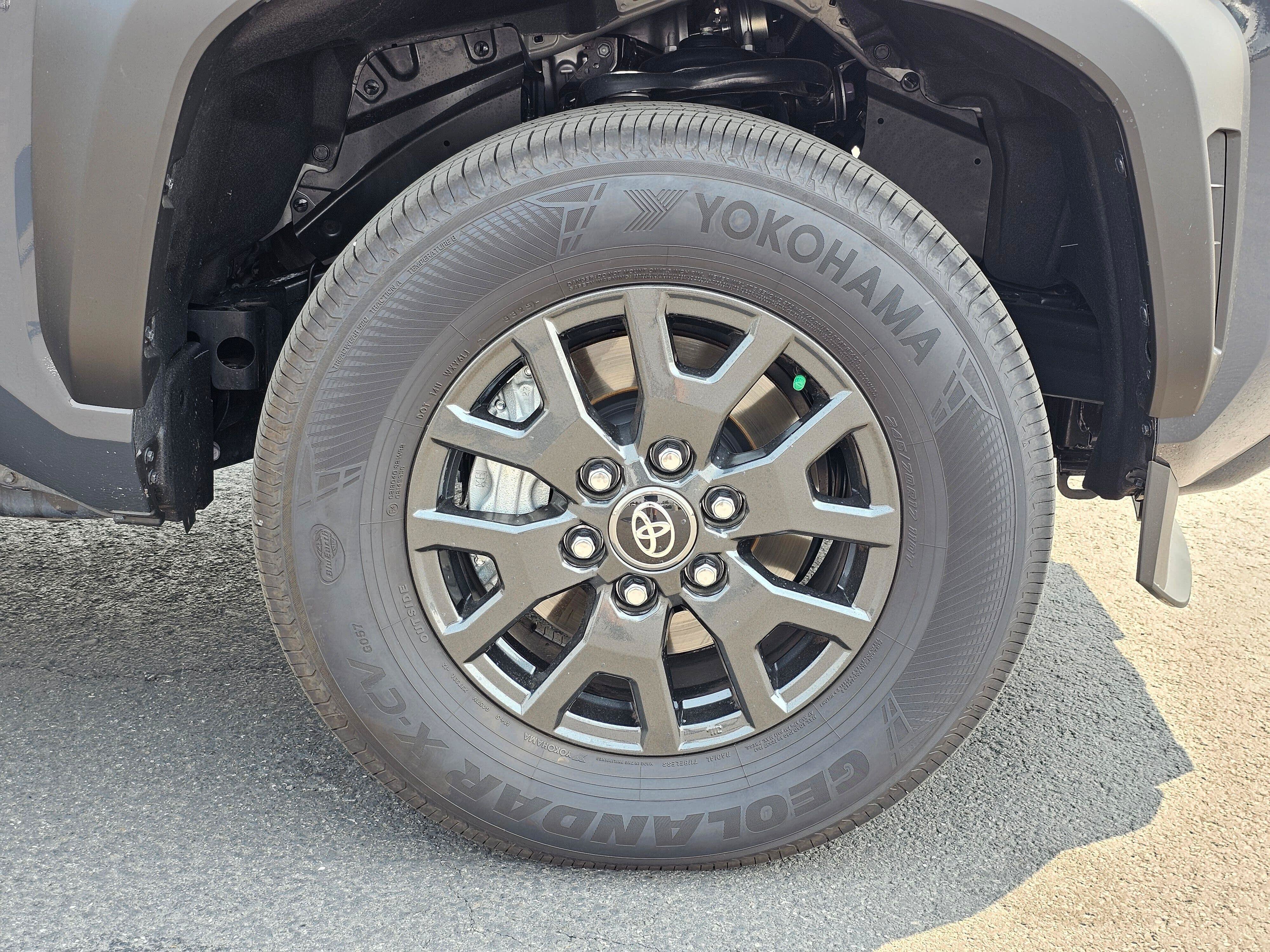 Used 2025 Toyota 4Runner SR5 AWD/4WD image 9