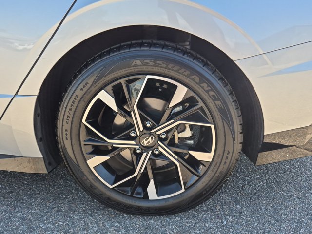 Used 2025 Hyundai Sonata SEL FWD image 23