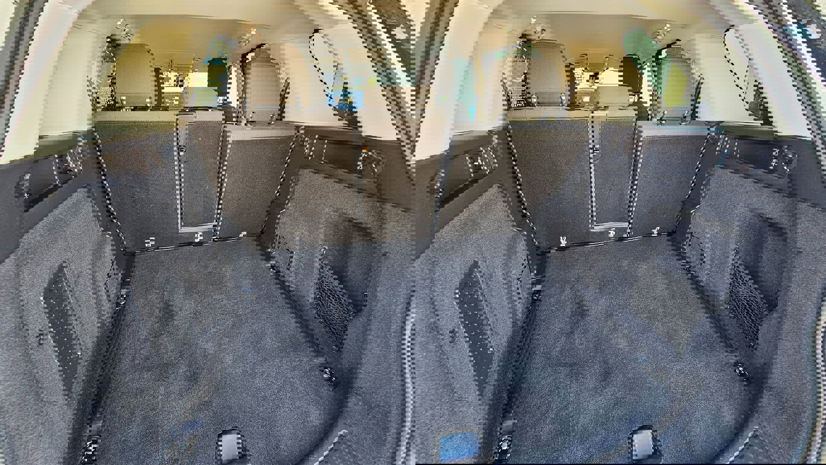 Used 2020 Land Rover Discovery Sport image 25