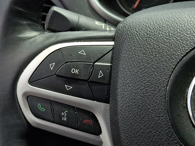Used 2017 Jeep Cherokee Overland w/ Technology Group AWD/4WD image 16