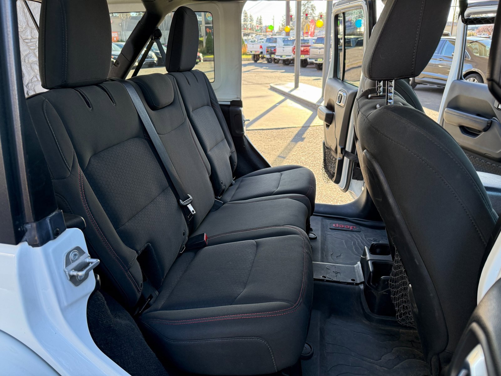 Used 2018 Jeep Wrangler Unlimited Rubicon w/ Uconnect 4C Nav & Sound Group image 7