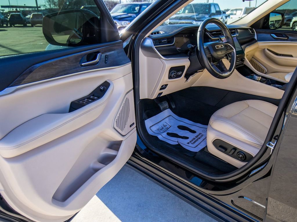 Used 2022 Jeep Grand Cherokee L Limited image 27