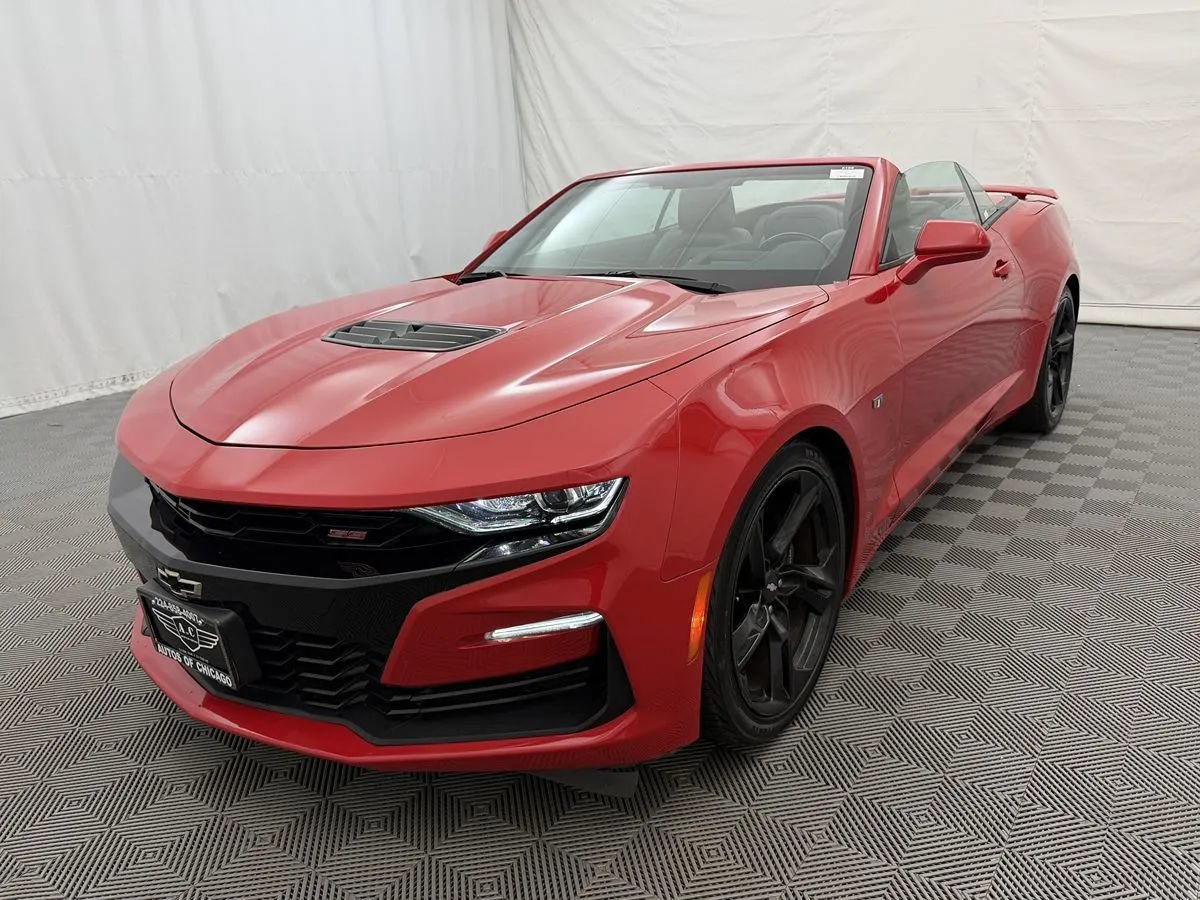 Used 2019 Chevrolet Camaro SS RWD image 2
