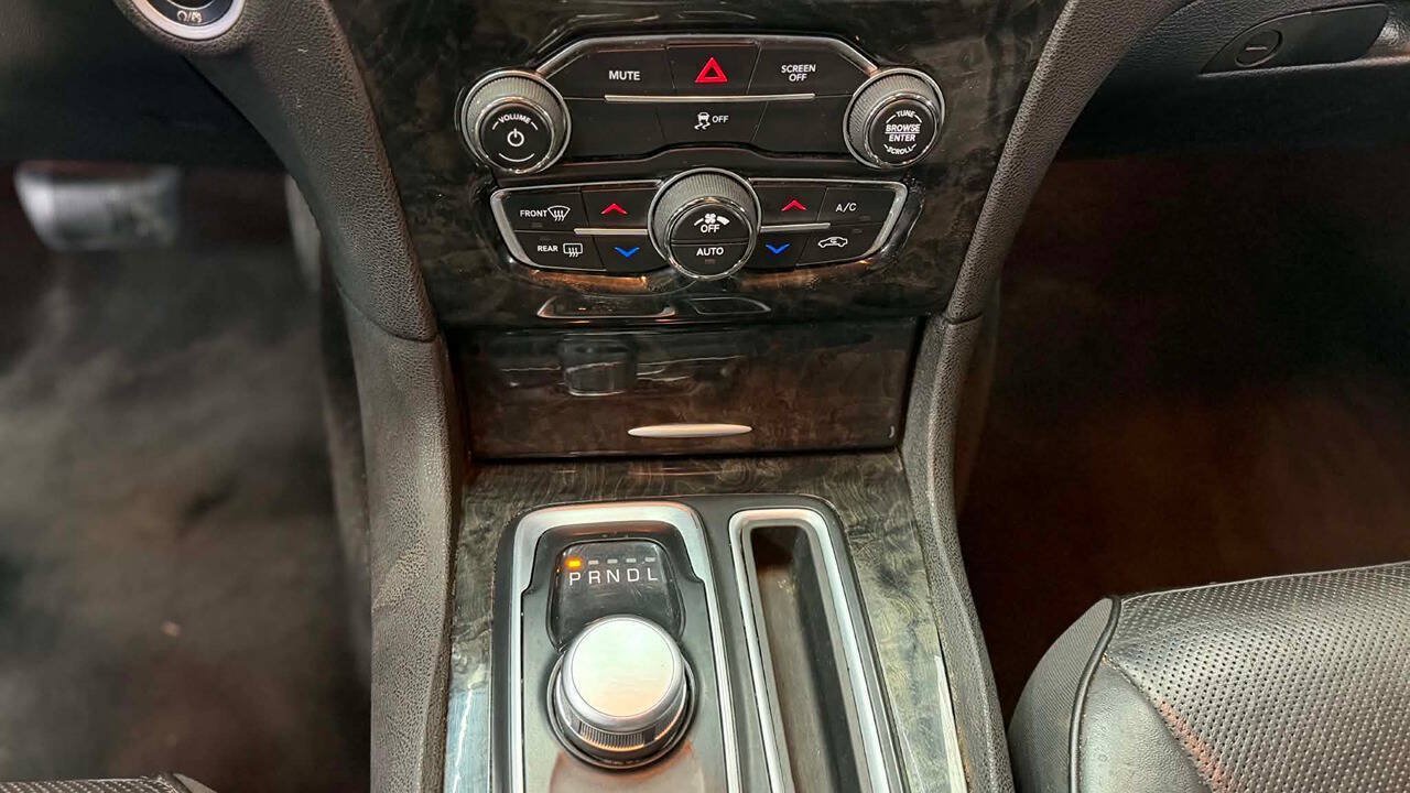 Used 2018 Chrysler 300 Limited RWD image 20