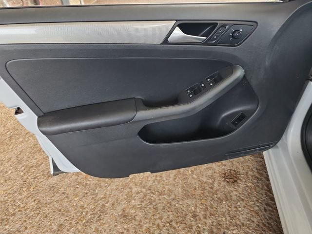 Used 2017 Volkswagen Jetta S image 9