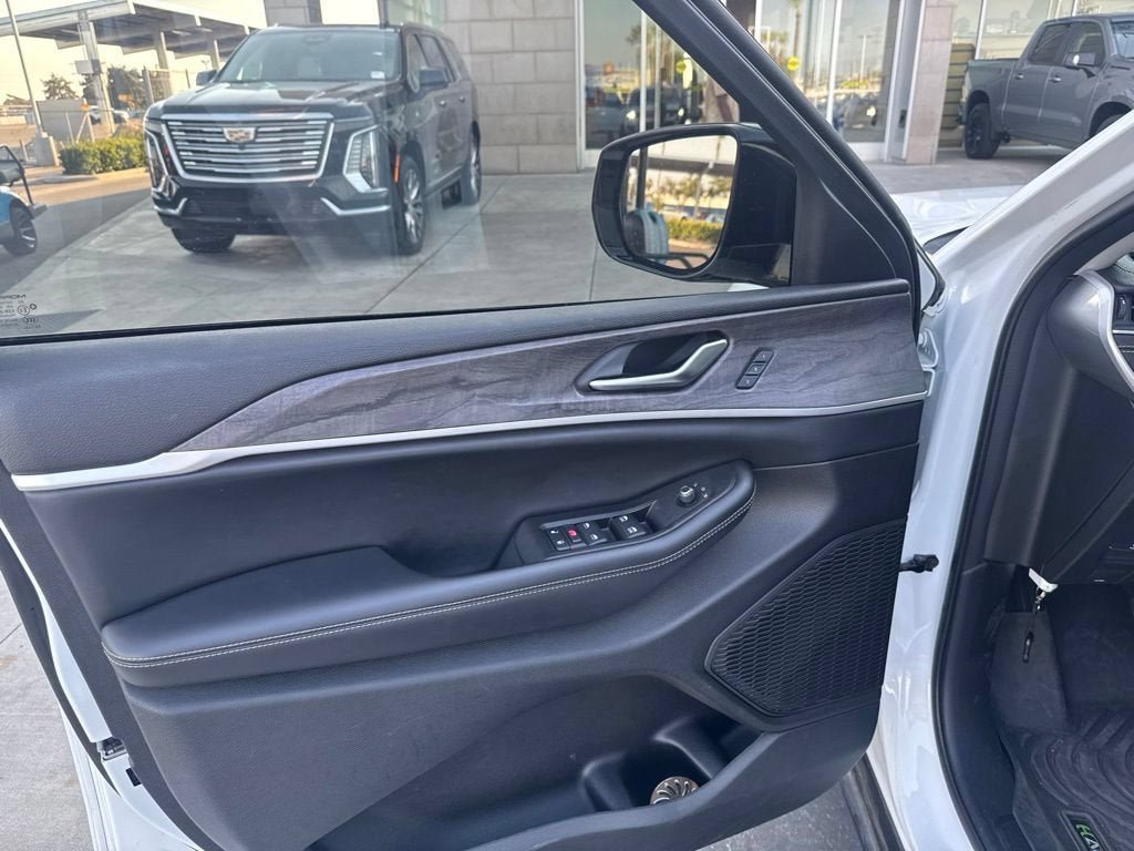 Used 2023 Jeep Grand Cherokee L Limited RWD image 33