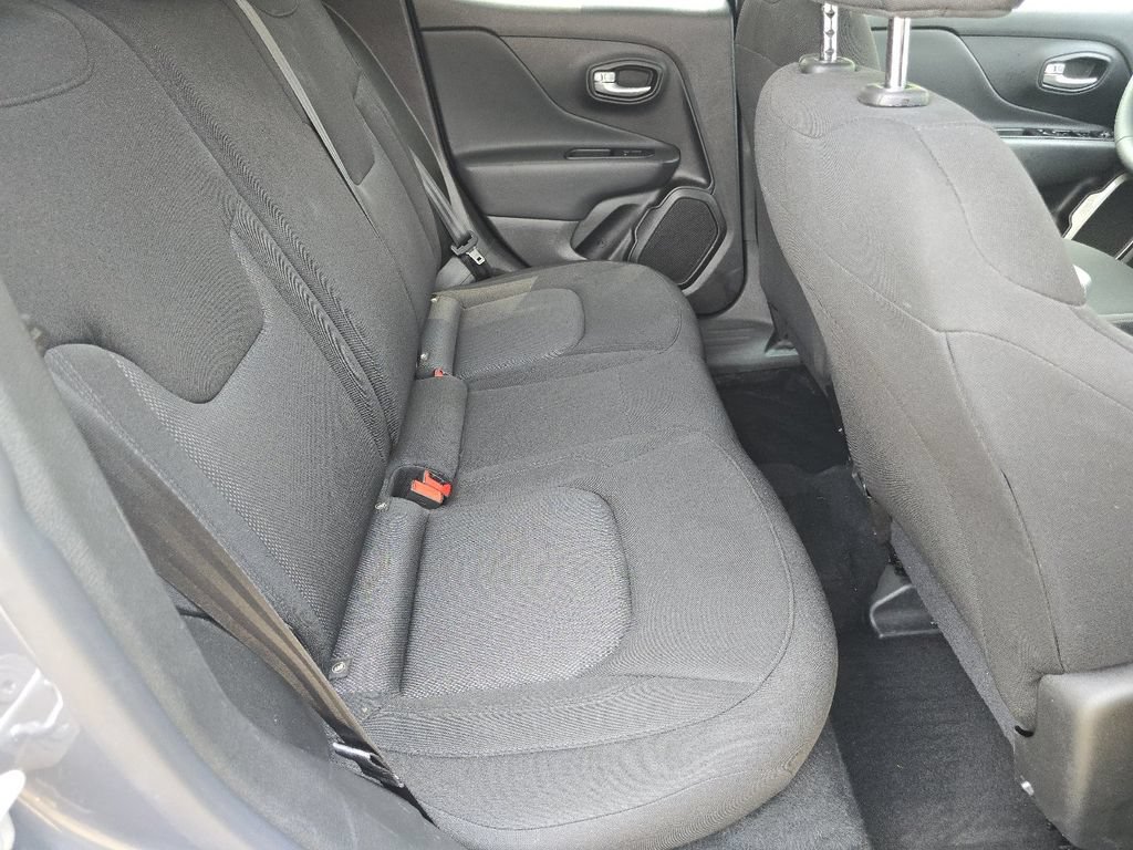 Used 2023 Jeep Renegade Latitude AWD/4WD image 17