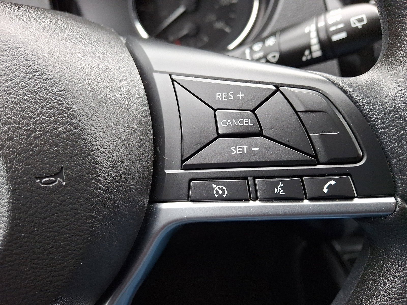 Used 2020 Nissan Rogue Sport S image 19