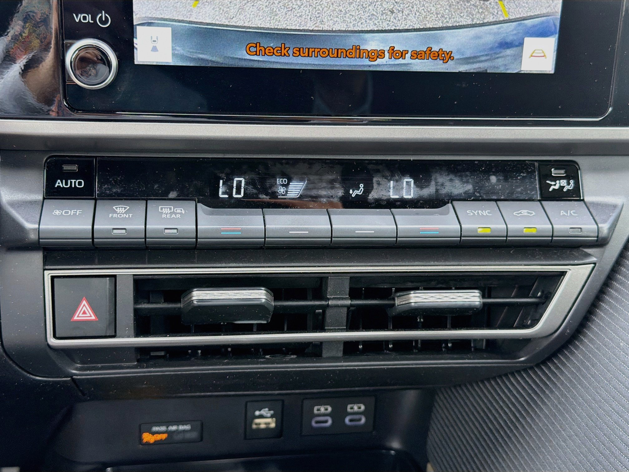 Used 2025 Toyota Camry SE FWD image 33