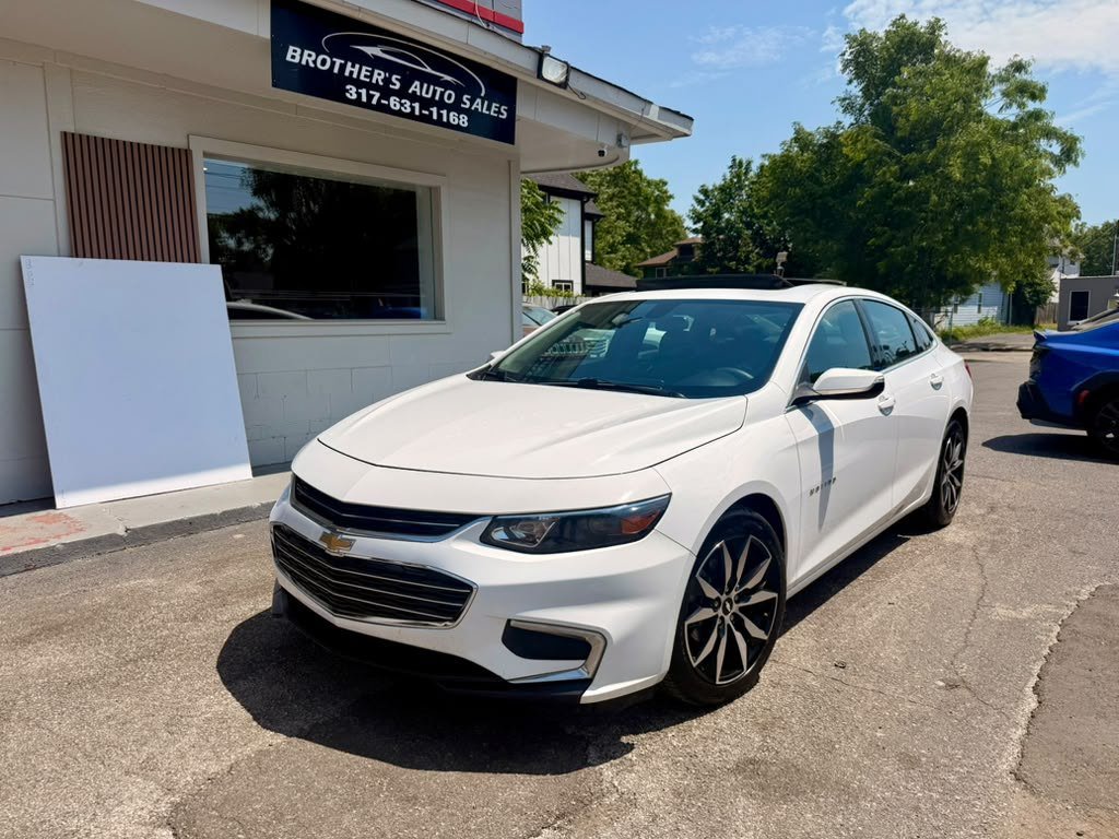 Used 2018 Chevrolet Malibu LT w/ Leather Package FWD image 4