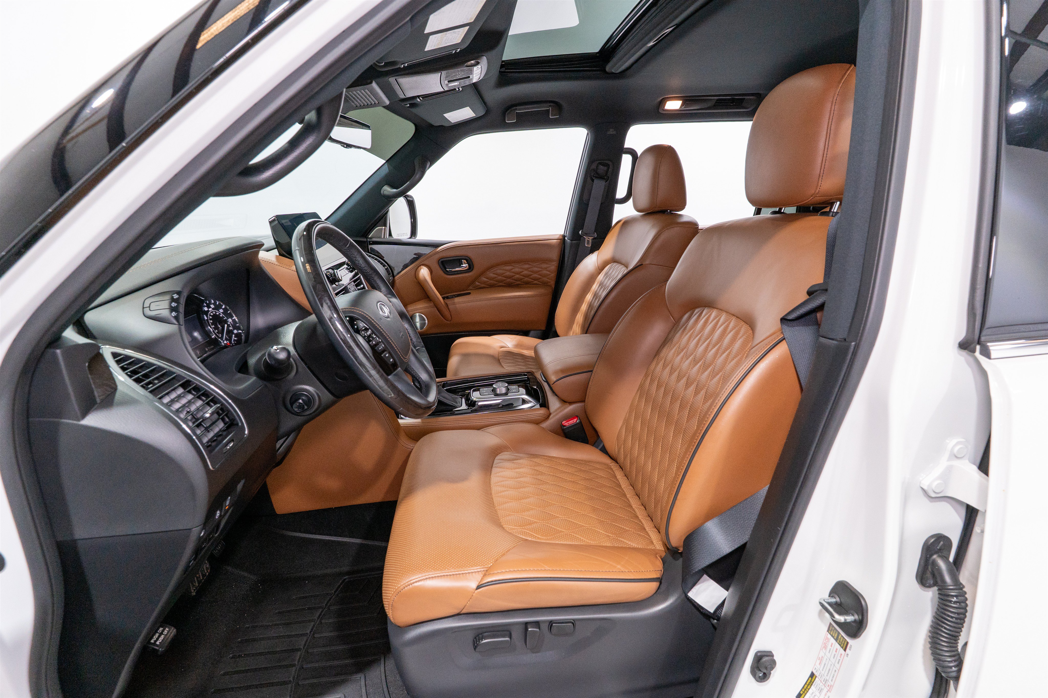 Used 2024 INFINITI QX80 Sensory AWD/4WD image 16